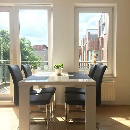 Privates Apartment/wohnung Geeignet Fur Messe Und Freizeit In Homestay *
